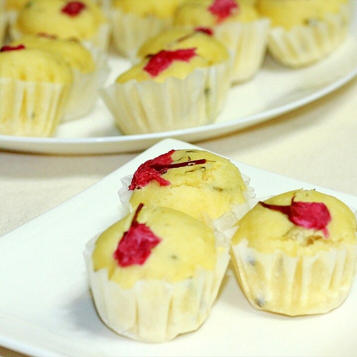ミニマフィン型で作る桜の蒸しパン